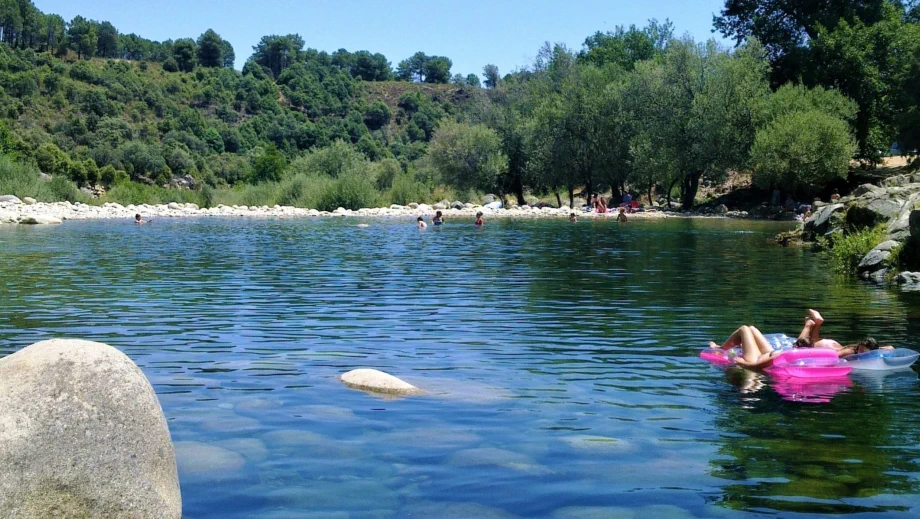 Piscina natural El Cardenillo en la Garganta de Alardos