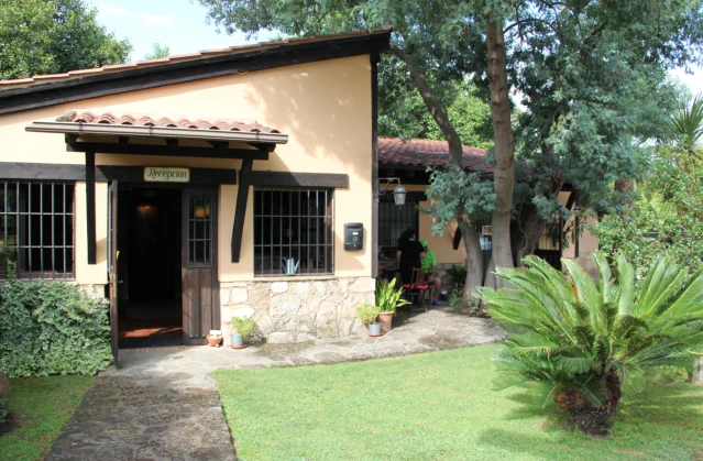 La recepción del Complejo Turístico del camping dispone de información turística de Madrigal de la Vwera y la comarca de La Vera, deportes de aventura, alquiler de neveras, lectura y botiquín