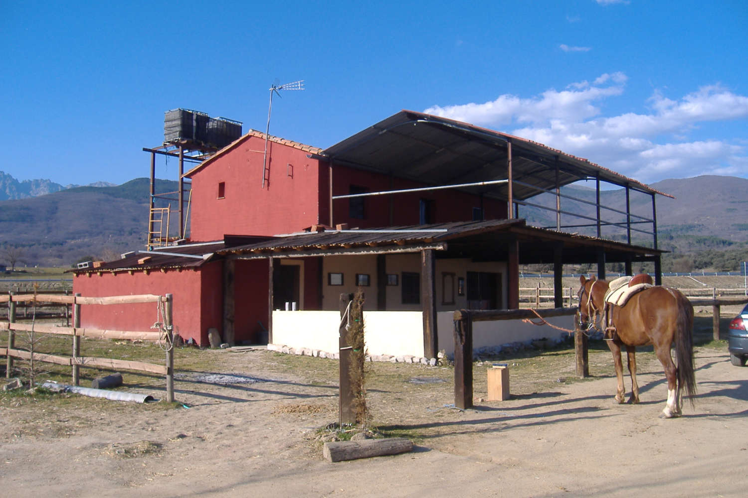 Club Hípico Roble Alto. turismo ecuestre Candeleda, Gredos, Valle del Tiétar: compra venta de caballos, rutas o paseos a caballo, hípica, equitación, clases, coche de bodas, doma, pupilaje, capeas, fiestas camperas, romerías...