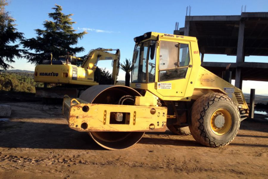 Excavaciones y Movimientos de Tierras Cuadrao. Maquinaria obras públicas, obra civil urbanización canalizaciones transportes desbroces, Candeleda Ávila Gredos Valle del Tiétar