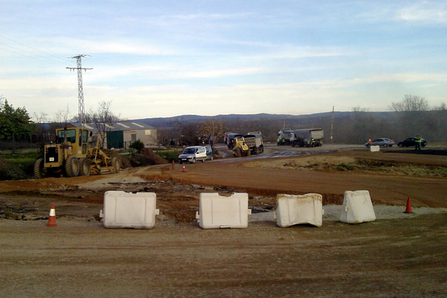 Excavaciones y Movimientos de Tierras Cuadrao. Maquinaria obras públicas, obra civil urbanización canalizaciones transportes desbroces, Candeleda Ávila Gredos Valle del Tiétar