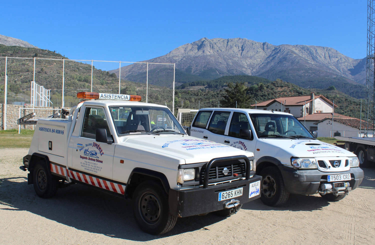 Grúas y talleres Jiménez servicio de rescate y asistencia en carretera taller mecánico móvil transporte vehículos taller reparación asistencia en viaje 24/365