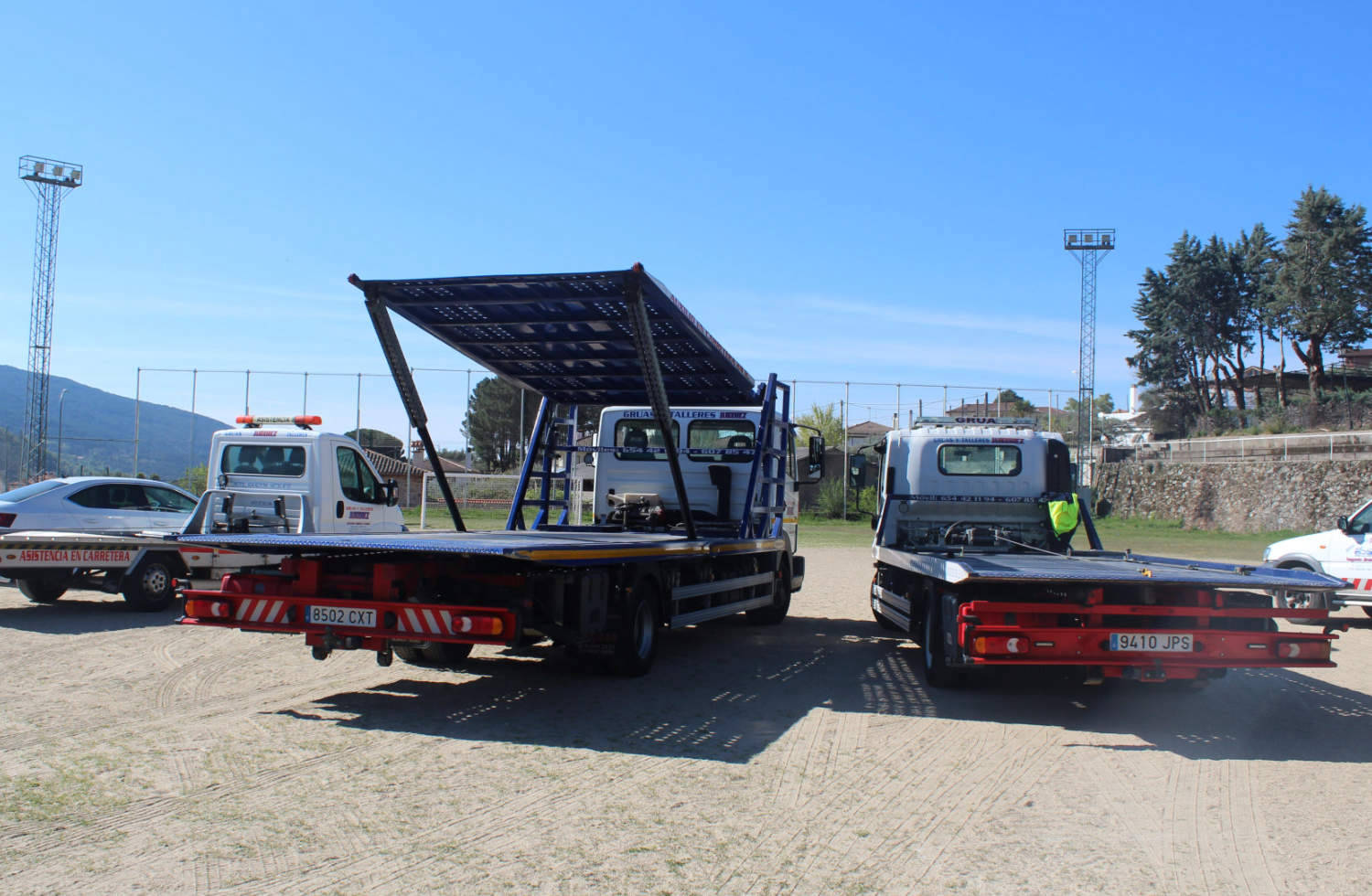 Grúas y talleres Jiménez servicio de rescate y asistencia en carretera taller mecánico móvil transporte vehículos taller reparación asistencia en viaje 24/365