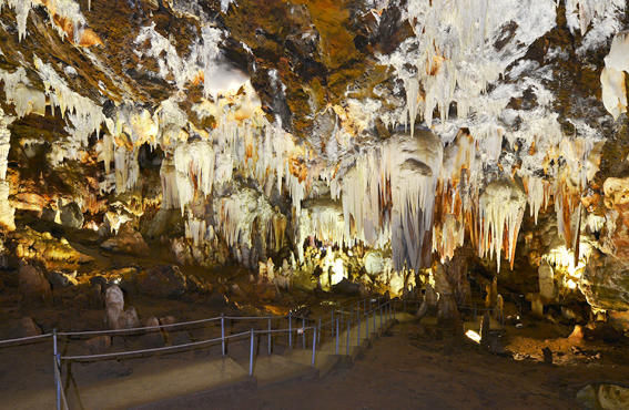 Formación geológica de las Cuevas del Águila