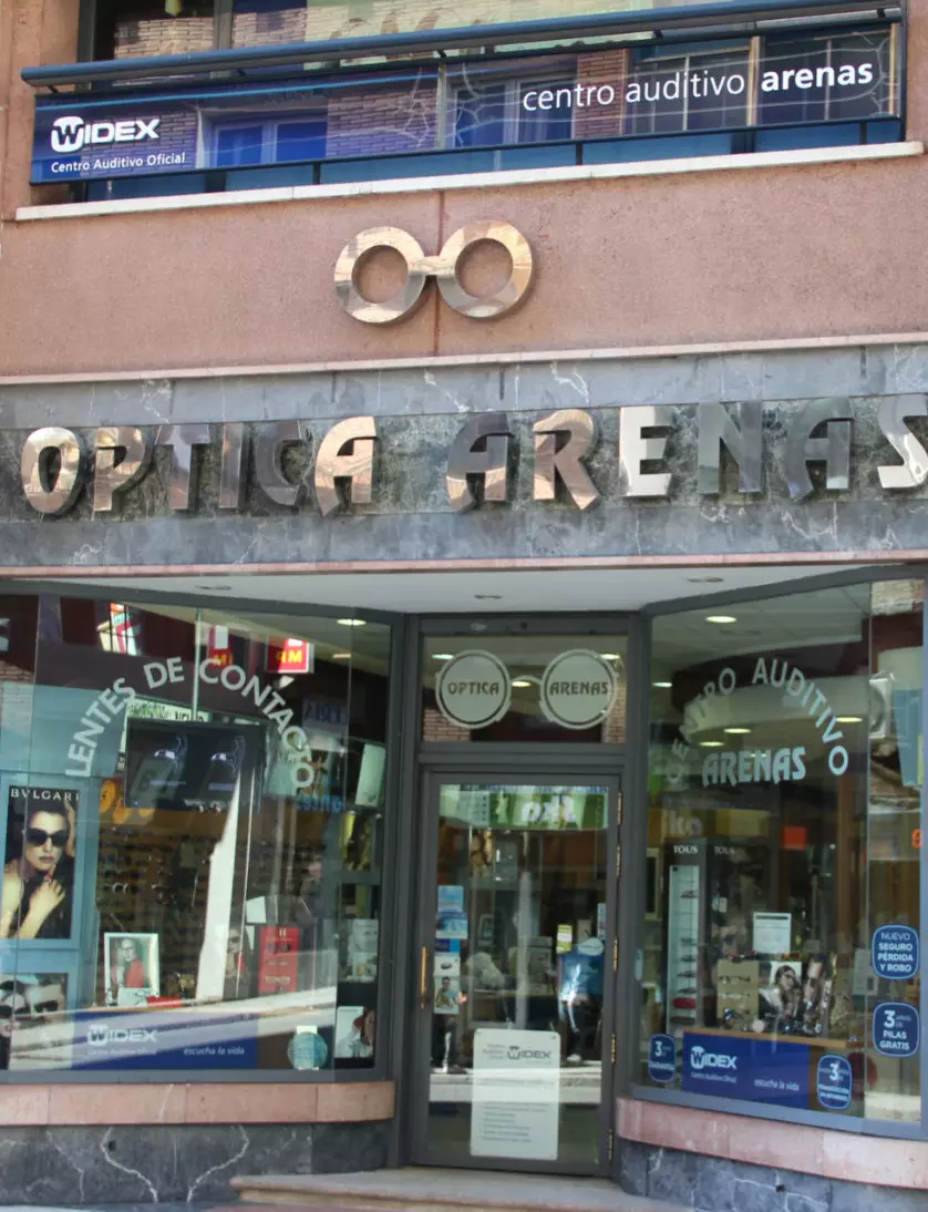 Óptica Arenas Valle del Tiétar sur de Gredos. Tienda de gafas, lentes, gafas sol, audífonos y ortos artículos para la vista y los oídos.