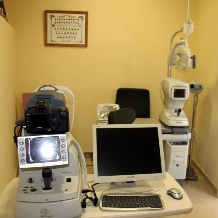 Centros con la equipación necesaria autorizados por Sanidad para la adaptación de audífonos y prótesis auditivas.