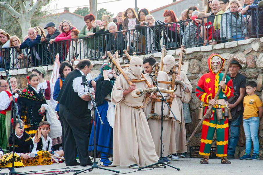 Fiestas Mascaravila Piedralaves