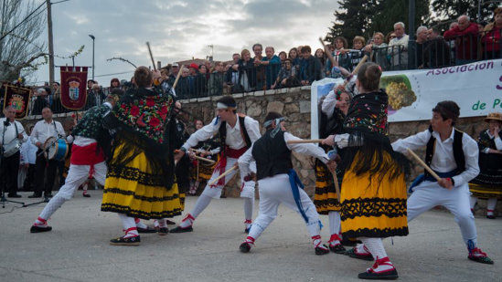 El paloteo en Piedralaves