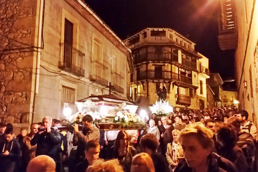 Procesión nocturna Piedralaves