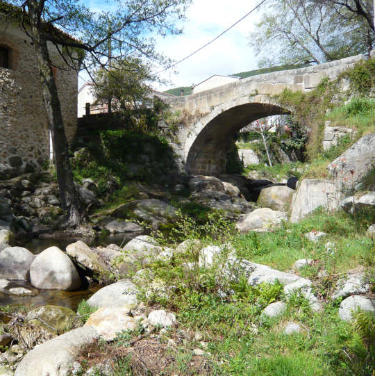 Piedralaves, turismo, historia, fiestas, rutas senderismo y montañismo, empresas, hoteles, restaurantes, industria, comercio, lugares de interés, qué ver, mapas, situación geográfica...