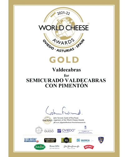 WORLD CHEESE AWARDS 2021-2022 Oro / SEMICURADO VALDECABRAS CON PIMENTÓN