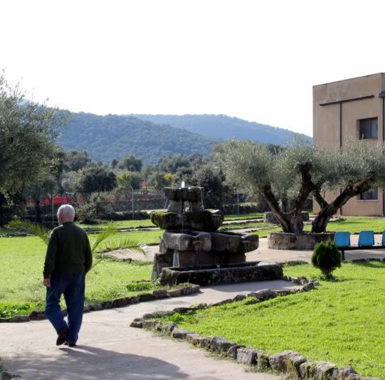 Residencia de mayores, residencia tercera edad, de ancianos, Valle del Tiétar sur de Gredos, Fresnedilla, Ávila, cerca de Talavera de la Reina y Madrid, residencia geriátrica