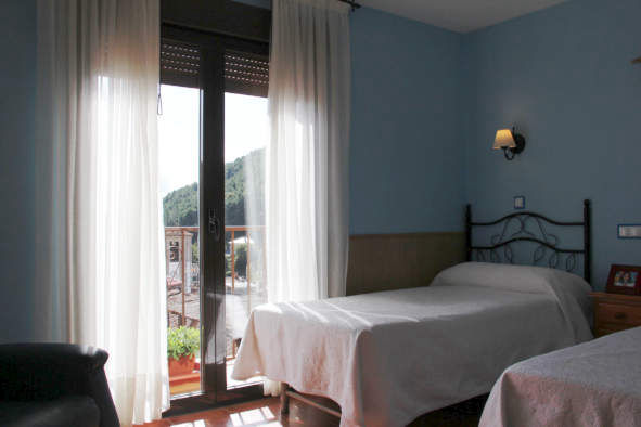 Residencia de Mayores Tercera Edad Valle del Tietar Gredos. Residencia de ancianos geriátrico servicios médicos asistencia geriátrica permanente, cera de Arenas de San Pedro