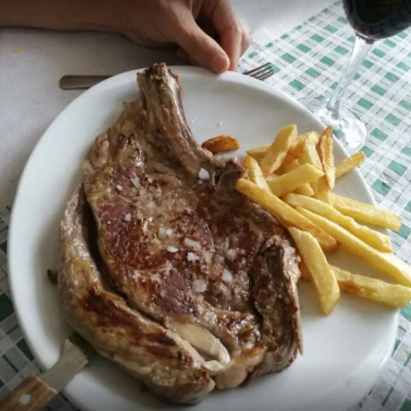Chuletón de Ávila Restaurante Cuevas del Águila Arenas de San Pedro