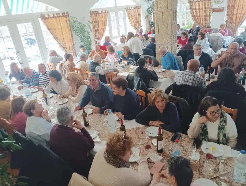 Recibimos excursiones para ver las Cuevas del Águila y pueden optar por diez tipos de menús a precios muy económicos