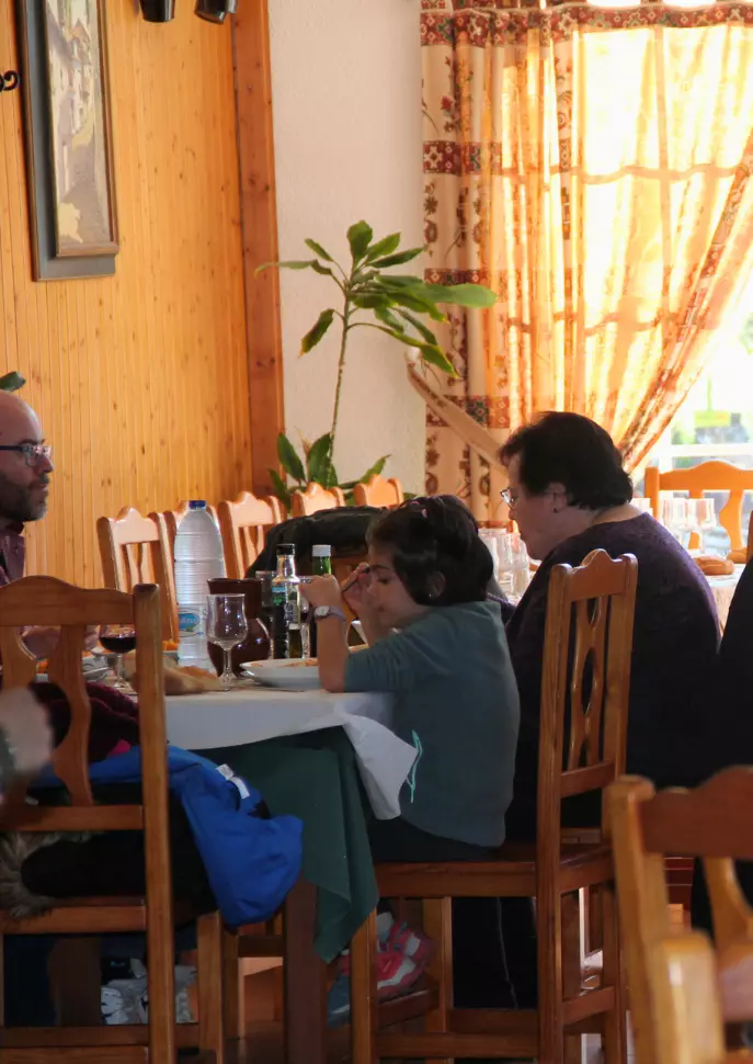 Restaurante familiar y acogedor junto a la Cueva del Águila