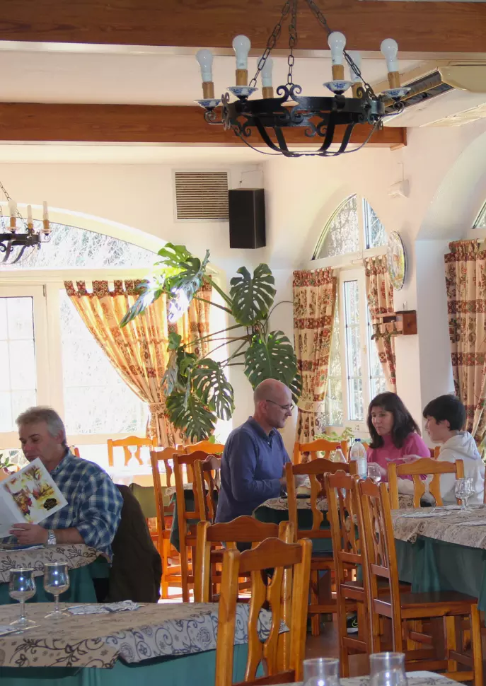 Restaurante familiar y acogedor junto a la Cueva del Águila