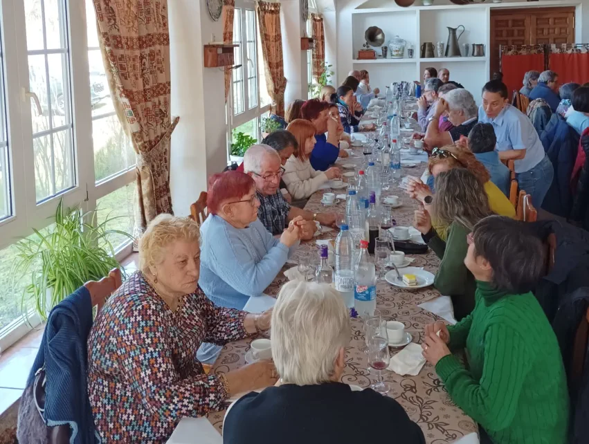 Recibimos excursiones para ver las Cuevas del Águila y pueden optar por diez tipos de menús a precios muy económicos